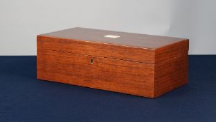 GOOD QUALITY MODERN HAND MADE FIGURED WALNUT HUMIDOR, the interior fitted with three moveable