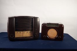 1940s GEC SIMULATED WOOD GRAIN BAKELITE RADIO and a smaller 1940s BUSH SIMULATED WOOD GRAIN BAKELITE