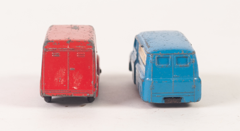 DINKY TOYS CIRCA 1954 DIE CAST TROJAN BAN 'ESSO' No. 31a, red with maroon hubs (renumbered 450) - Image 3 of 7