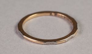 9ct GOLD BAND RING, 1.3gms