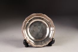 GEORGIAN STYLE SILVER ASHTRAY RETAILED BY HARRODS, LONDON, with plain centre and gadrooned capped