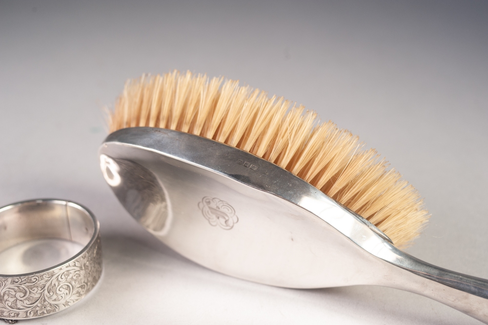 VICTORIAN ENGRAVED SILVERED COLOURED METAL BROAD HINGE OPENING BANGLE AND A LADY'S SILVER DRESSING - Image 2 of 2