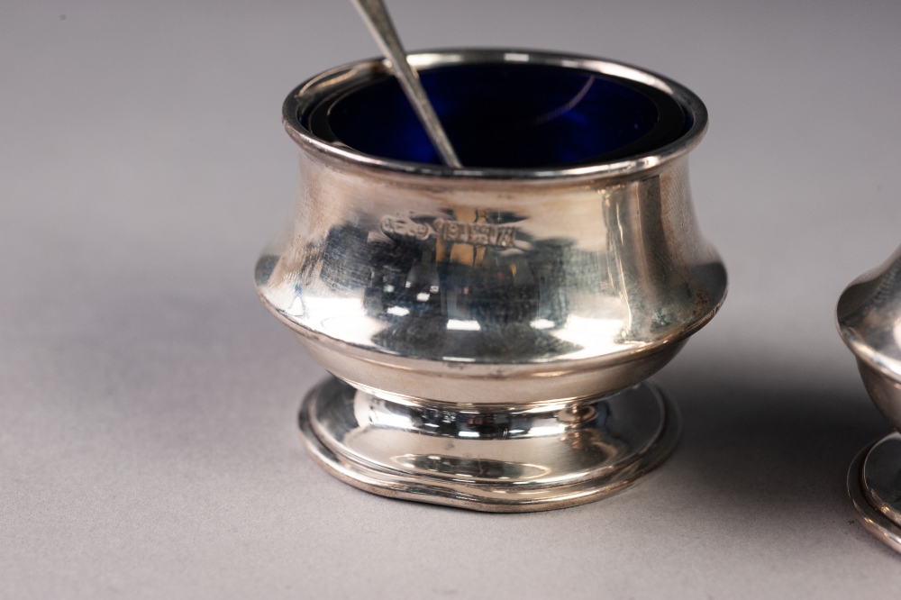 CASED SILVER THREE PIECE CONDIMENT SET, Birmingham 1947 and 1955 - Image 4 of 5