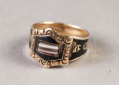 GEORGE IV GOLD AND BLACK ENAMELLED MOURNING RING, the shank embossed 'In Memory of', the cartouche