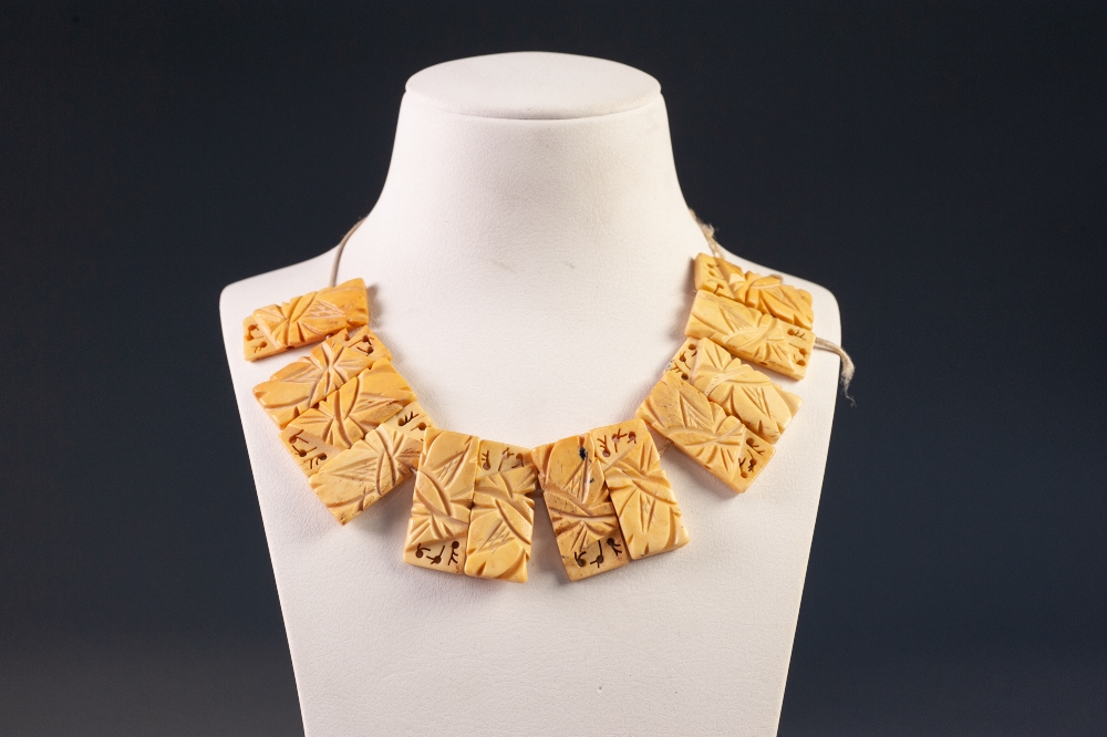 EARLY 20th CENTURY ORIENTAL BRACELET the twelve rectangular panel links foliate carved (requires