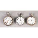 AN EDWARDIAN SILVER OPEN FACED POCKET WATCH, with keywind movement, white porcelain Roman dial