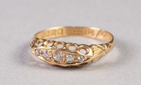 18ct GOLD RING WITH A LOZENGE SHAPED SETTING OF FIVE SMALL DIAMONDS graduating from the centre,
