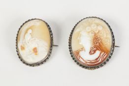 AN OVAL METAL MOUNTED CARVED SHELL CAMEO BROOCH, in Nineteenth Century style WITH A LADY SET BENEATH