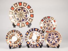 SEVEN PIECES OF EARLY TWENTIETH CENTURY AND LATER ROYAL CROWN DERBY JAPAN PATTERN CHINA, comprising: