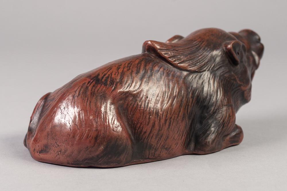 A JAPANESE EDO PERIOD RED STONEWARE MODEL OF A RECUMBENT BOAR, impressed seal mark, 8" (20.5cm) - Image 4 of 4