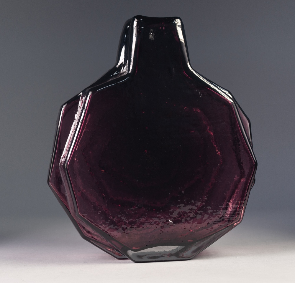 GEOFFREY BAXTER FOR WHITEFRIARS GLASS, AUBERGINE COLOURED MOULDED GLASS LARGE 'BANJO' VASE, 12 ½" ( - Image 3 of 5