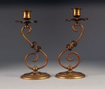 PAIR OF ARTS AND CRAFTS BRASS AND COPPER CANDLESTICKS, each of 'S' scroll form with urn shaped