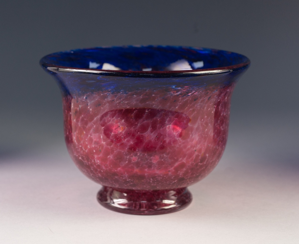 MONART MOTTLED PINK GLASS FOOTED BOWL, of steep sided form with blue tinted flared rim, 5 ¾" (14.