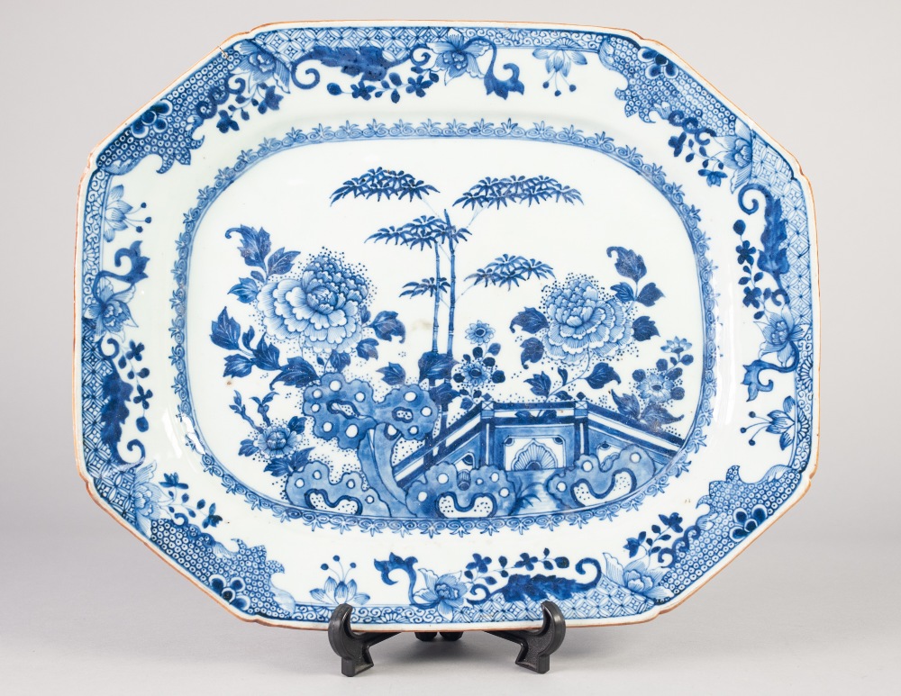 19th CENTURY CHINESE NANKING PORCELAIN BLUE AND WHITE CANTED-OBLONG LARGE DISH, 16 3/4" (42.5cm)