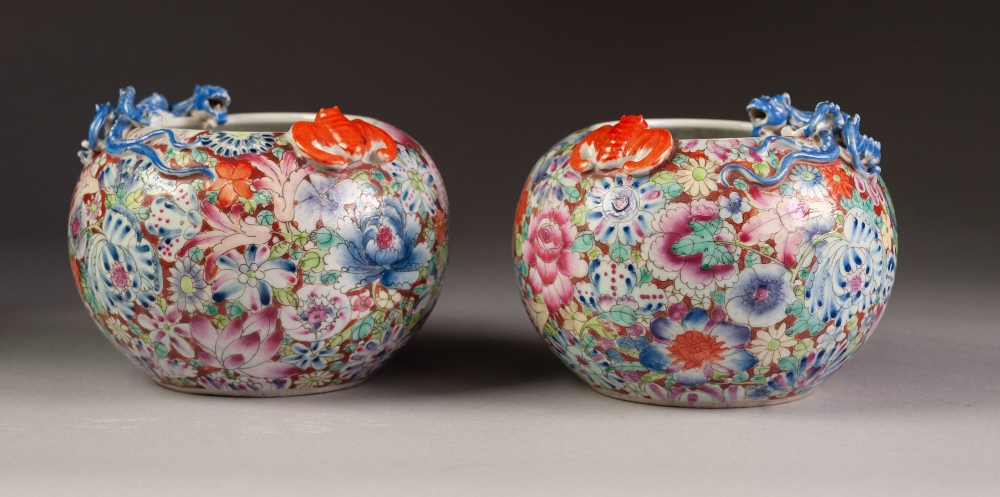 A PAIR OF CHINESE LATE QING DYNASTY PORCELAIN COMPRESSED GLOBULAR VASES, decorated autour with ' - Image 4 of 5