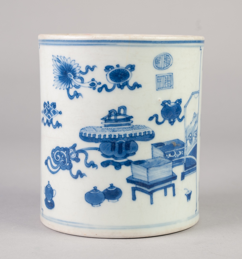 A CHINESE QING DYNASTY BLUE AND WHITE PORCELAIN BITONG OR BRUSH POT painted with precious and - Image 4 of 6