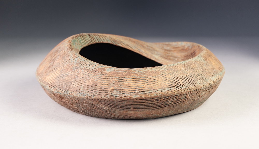 SYLVIA DAVEY? STUDIO POTTERY BOWL, of circular organic form, the incised combed decoration glazed in