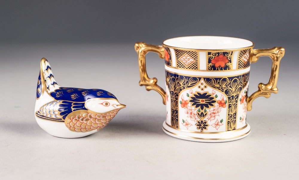 MODERN ROYAL CROWN DERBY JAPAN PATTERN CHIN TWO HANDLED MUG, pattern no: 1128, together with a - Image 3 of 4