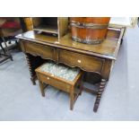 AN INTER-WAR YEARS OAK DRESSING TABLE WITH LOW RAISED BACK, BARLEY TWIST SUPPORTS WITH STRETCHERS