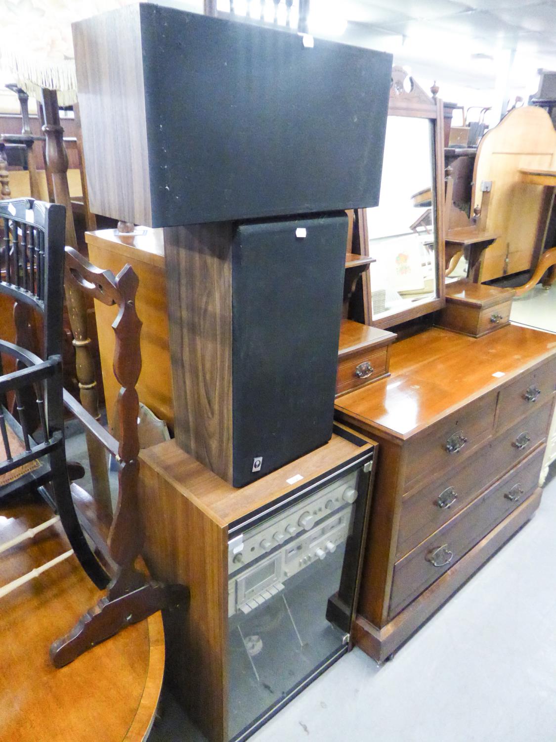 A HITACHI STACKING STEREO SYSTEM WITH A PAIR OF SPEAKERS