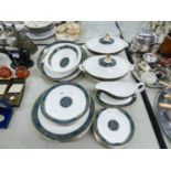 A 33 PIECE MODERN ROYAL DOULTON 'CARLYL' PATTERN PART DINNER SERVICE