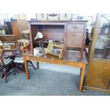 MID TWENTIETH CENTURY WRITING DESK, HAVING A SET OF THREE GRADUATED DRAWERS AND A WRITING TABLE WITH