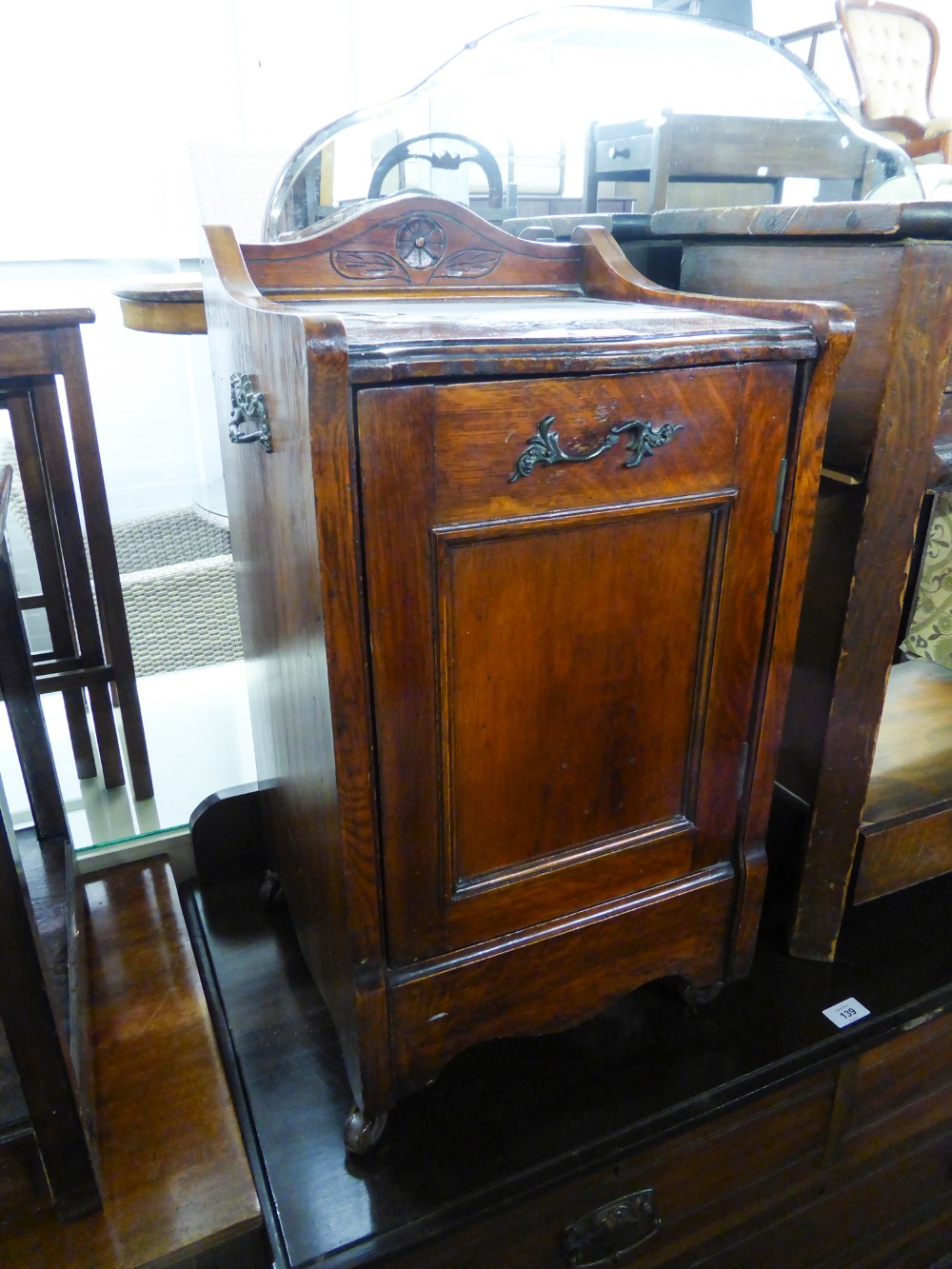 AN EDWARDIAN OAK COAL PURDOMIUM (ALTERED FRONT)