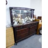 A MAHOGANY MIRROR BACK SIDEBOARD, THE BASE HAVING THREE SHORT DRAWERS WITH CARVING OVER TWO BANKS OF