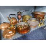 A SELECTION OF BRASS AND COPPER WARES TO INCLUDE; AN EARLY ELECTRIC COPPER KETTLE, PRESERVE PAN,