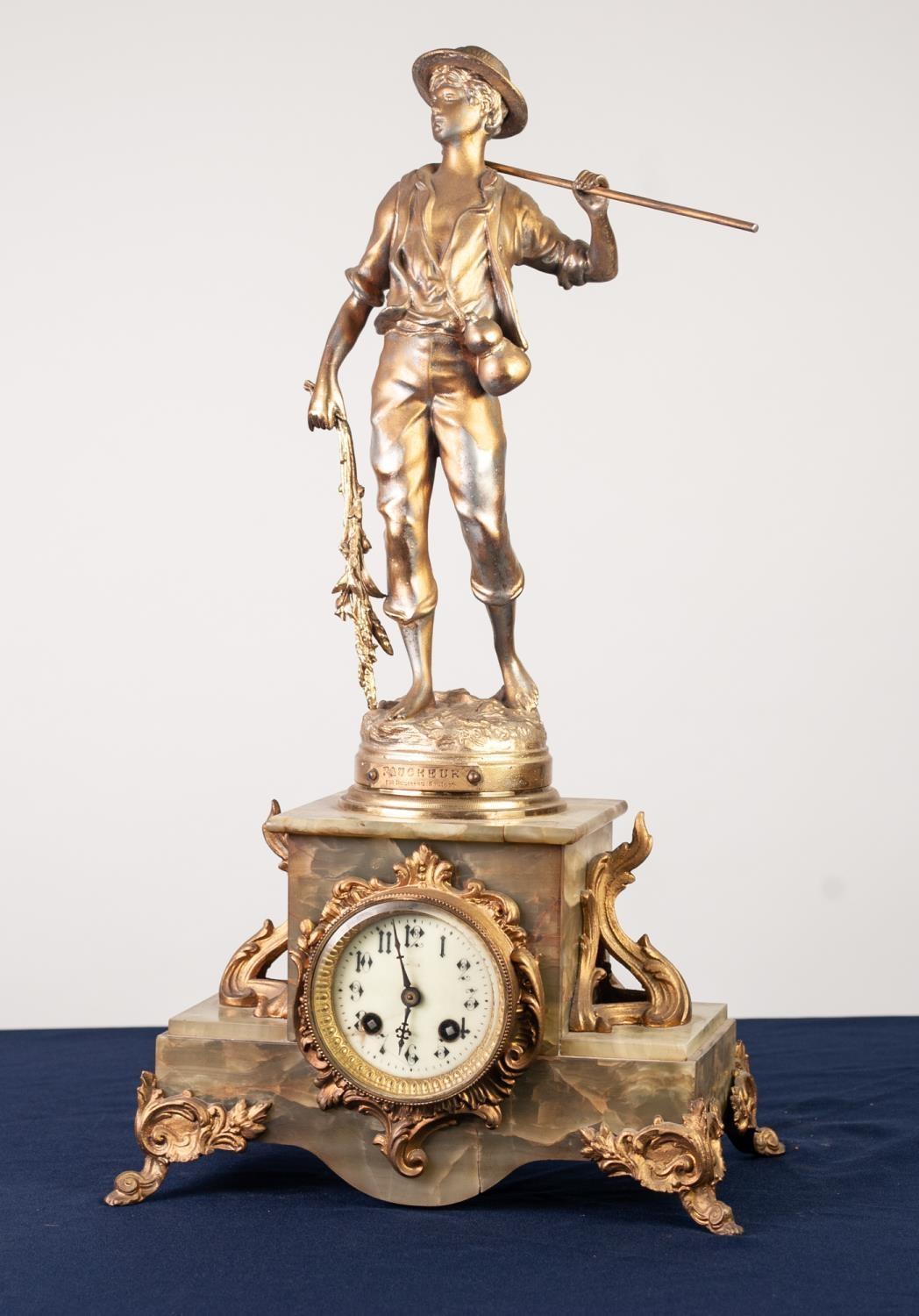 EARLY TWENTIETH CENTURY FRENCH GILT METAL AND GREEN ONYX CASED MANTLE CLOCK, with 8 day striking