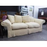 GOOD QUALITY THREE SEATER SETTEE HAVING LOOSE CREAM PATTERNED COVERS AND FOUR THROW CUSHIONS