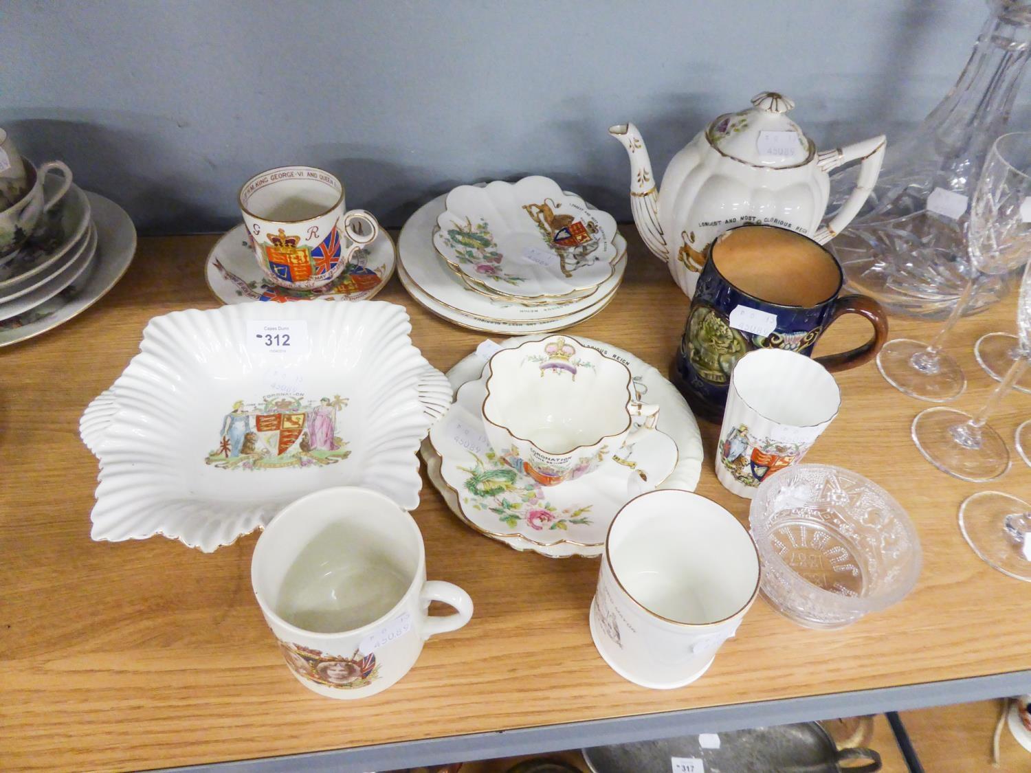 A GROUP OF ROYAL COMMEMORATIVE TEA WARES TO INCLUDE; A TEAPOT, SAUCERS, CAKE PLATES (12)