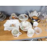 A GROUP OF ROYAL COMMEMORATIVE TEA WARES TO INCLUDE; A TEAPOT, SAUCERS, CAKE PLATES (12)