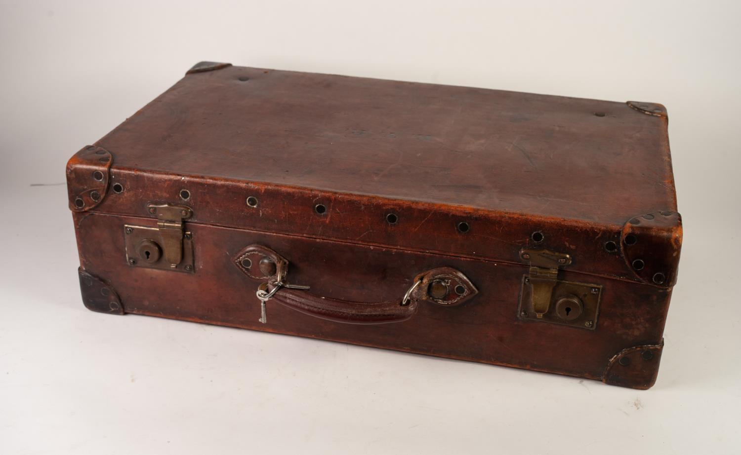 T.B. AND W. COOKAYNE LTD. SHEFFIELD GOOD QUALITY STUDDED BROWN LEATHER AND BRASS VINTAGE SUITCASE,