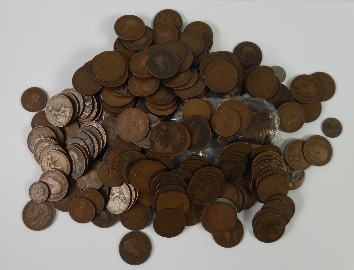 QUANTITY OF BRITISH PRE-DECIMAL COPPER PENNIES AND HALF PENNIES, mainly early 20th Century plus