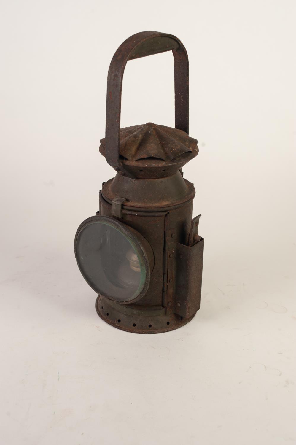 PAINTED METAL RAILWAY LAMP, stamped C.E. AND S AND arrow mark 1956 JA 2348, plain lens side sprung