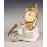 GENT'S CITIZEN QUARTZ GOLD PLATED STAINLESS STEEL STRAP WATCH, the silvered dial with batons and