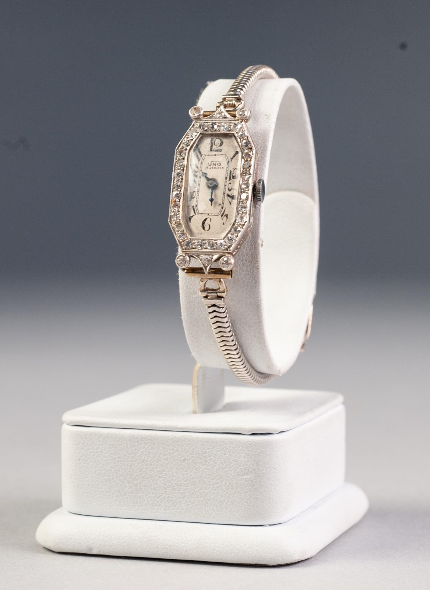 LADY'S UNO SWISS WRIST WATCH, with 17 jewels movement, narrow oval silvered Arabic dial, in 18ct