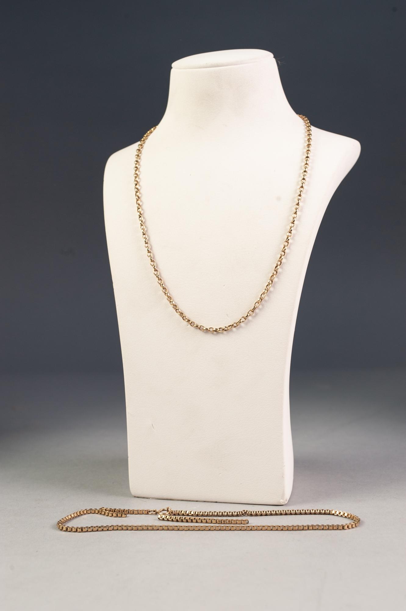9ct GOLD CHAIN NECKLACE, 19" (48.2cm) long and a 9ct GOLD BOX LINK CHAIN NECKLACE, 17 1/2" (44.