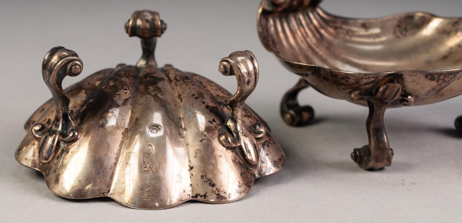 GEORGE II PAIR OF HEAVY GAUGE HALLMARKED SILVER SHELL PATTERN OPEN SALTS BY CHARLES ALDRIDGE & HENRY - Image 2 of 2