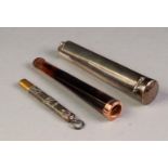 9ct GOLD MOUNTED TORTOISESHELL CHEROOT HOLDER IN SILVER CASE, with ring suspension, Birmingham 1920,