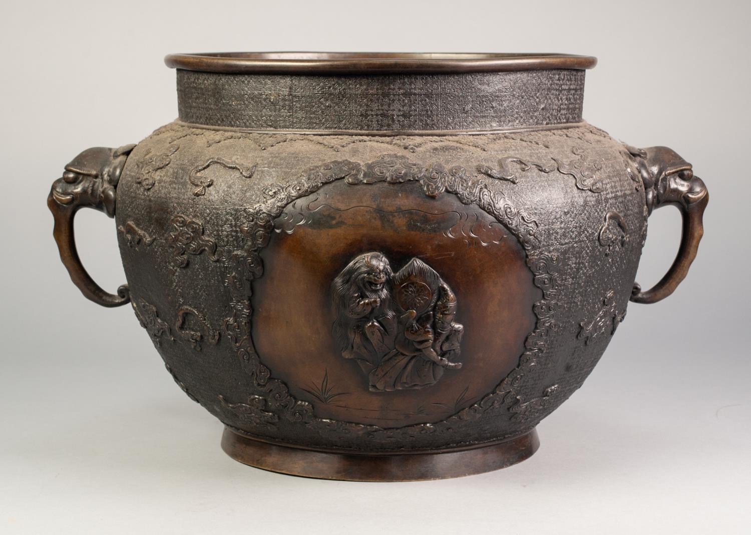 LARGE, PROBABLY JAPANESE CAST BRONZE JARDINIERE WITH CHIMERICAL MASK HANDLES, the body with opposing