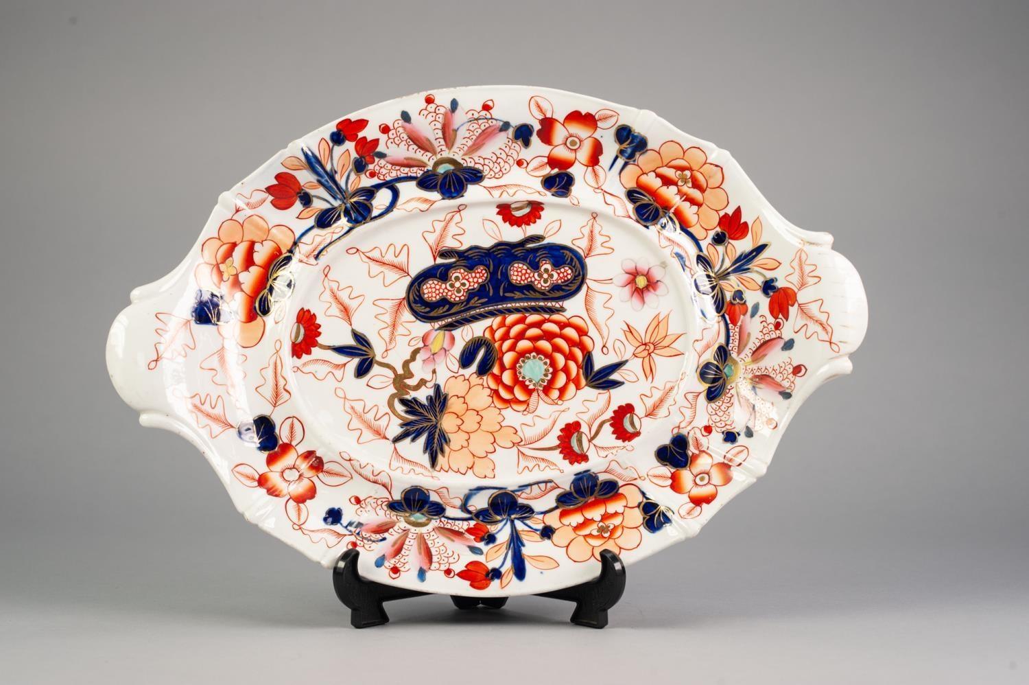 NINETEENTH CENTURY ENGLISH IMARI PORCELAIN TWO HANDLED TUREEN STAND, of oval form with raised border - Image 2 of 2