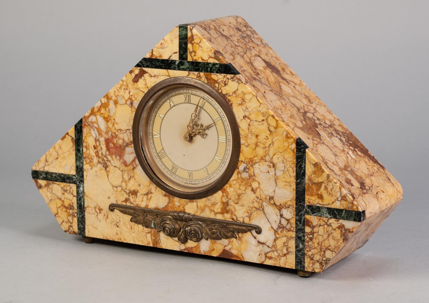 ART DECO VEINED CREAM AND BLACK MARBLE TRIANGULAR SHAPED MANTEL CLOCK, with Roman chapter ring, 14 - Image 2 of 3