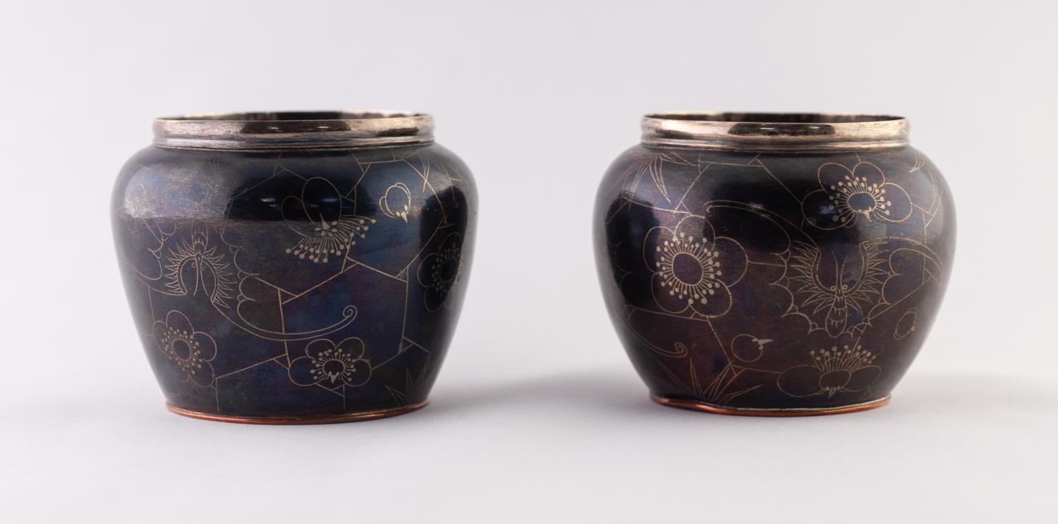 A GOOD QUALITY PAIR OF SMALL JAPANESE MEIJI PERIOD COPPER ALLOY SMALL BOWLS, the patinated bodies - Image 2 of 4