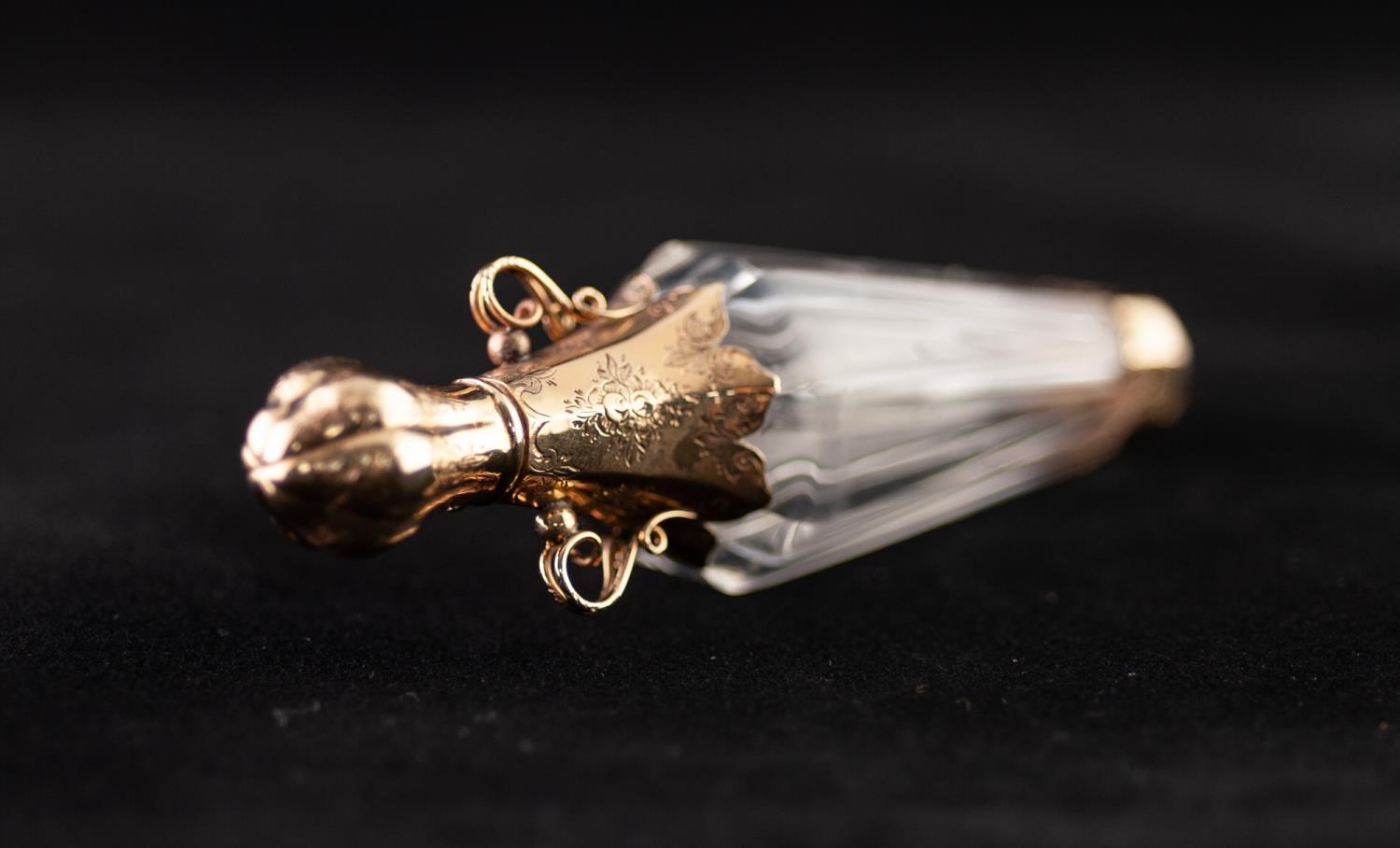 A LATE 19TH CENTURY FRENCH FACETED CLEAR GLASS AND GOLD COLOURED METAL MOUNTED SCENT BOTTLE - Image 2 of 3