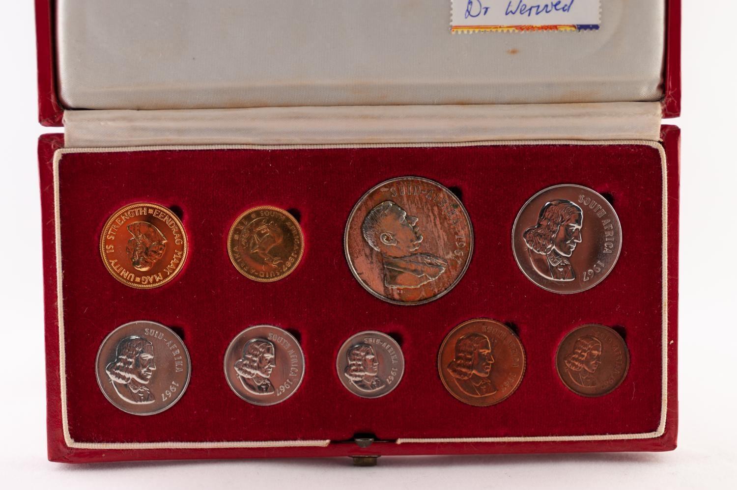 SET OF SOUTH AFRICAN COMMEMORATIVE GOLD, SILVER AND COPPER COINS, from 1 cent to a gold 2 rand, 1967 - Image 2 of 2