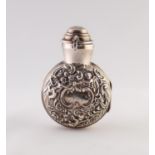 AN EDWARDIAN SILVER HINGED SCENT BOTTLE HOLDER WITH HINGED COVER, stamped with cherubs amongst