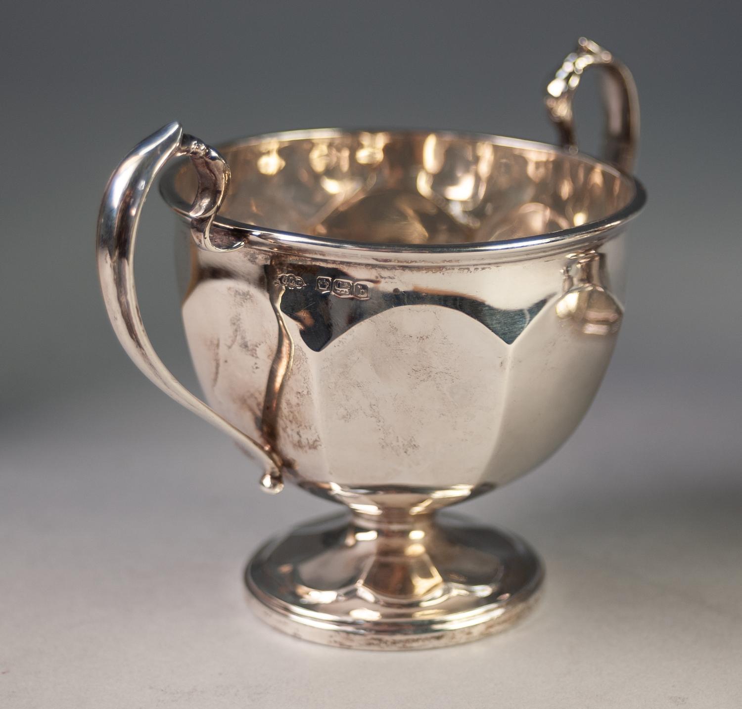AN EARLY TWENTIETH CENTURY SILVER THREE PIECE TEA SERVICE of panelled pedestal form, the TEAPOT with - Image 3 of 4