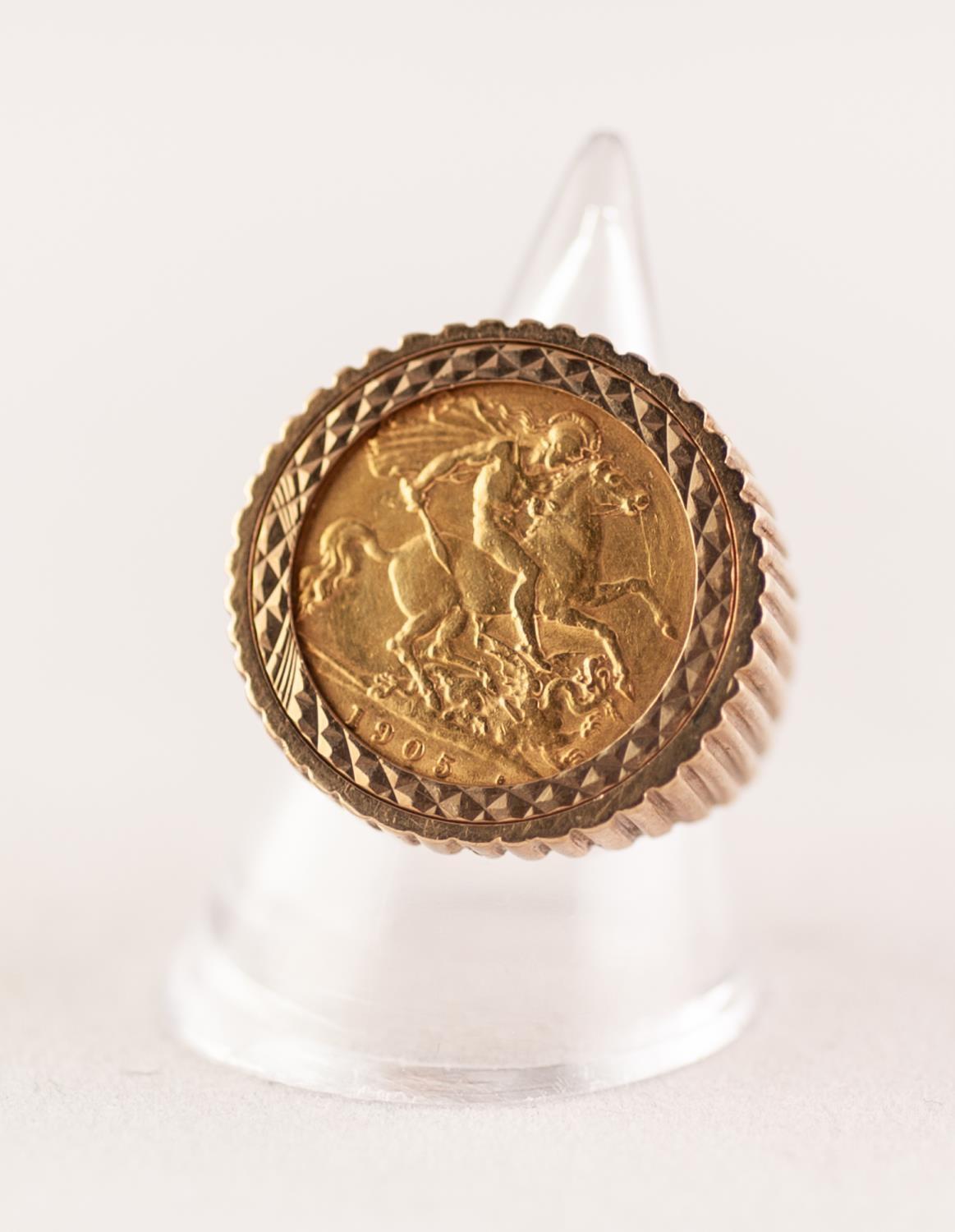 EDWARD VII 1905 HALF SOVEREIGN LOOSE MOUNT IN A 9ct GOLD RING, ring size O, 10.95g Good condition.